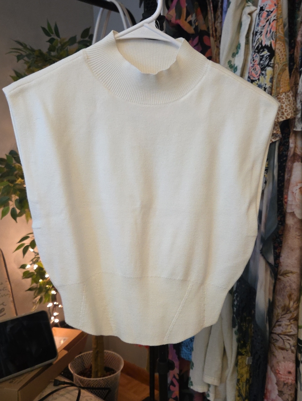 Pilcro Cream Sleeveless Turtleneck Sweater Vest Size Small NWT